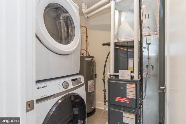 Building Photo - 90-94 E Laurel St