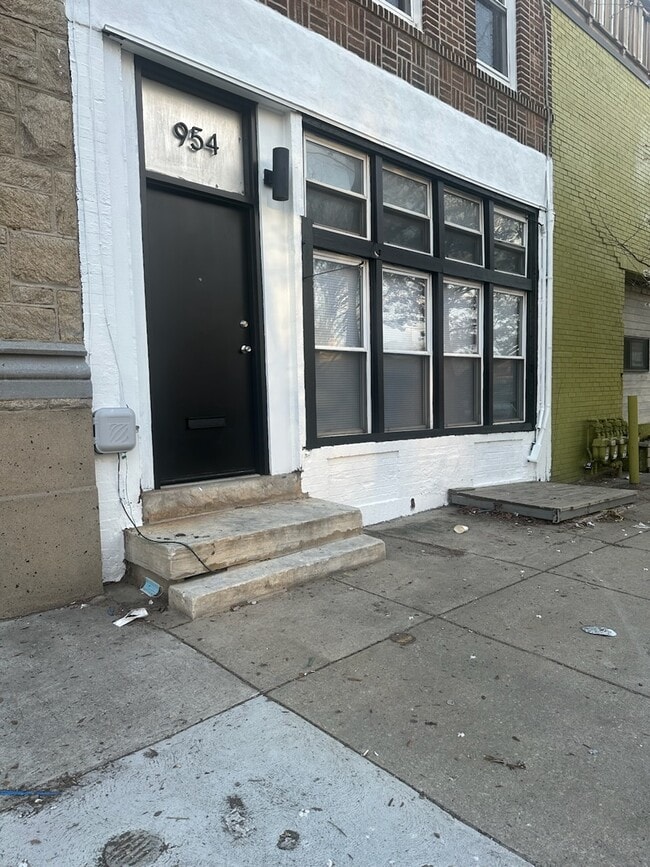Primary Photo - 954 N 8th St
