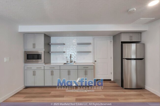 Building Photo - Saratoga Springs 5BD - 3.5BTH - 2GAR