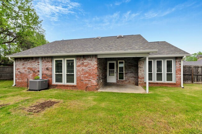 Building Photo - Beatifully Updated East Fay Home! Must See!
