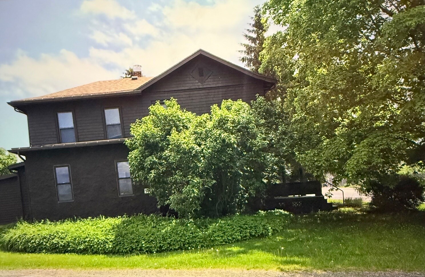 Building Photo - 1049 Danby Rd