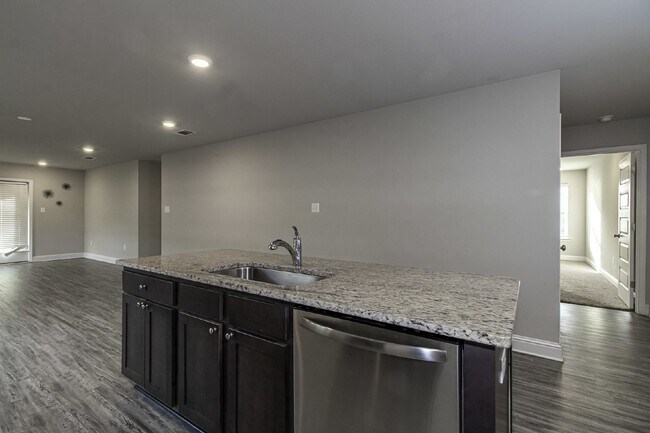 Building Photo - "Spacious 4 Bed, 2 Bath Home in Biloxi, MS - A Must-See Rental Property!"