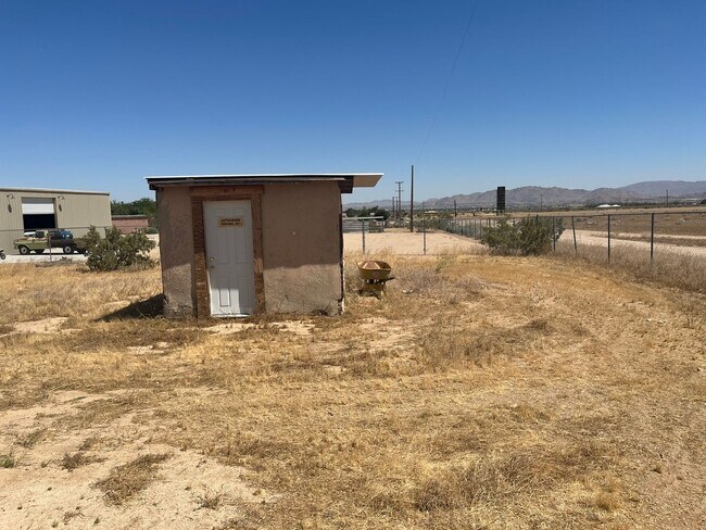 Building Photo - Charming 2 bedroom, 1 bathroom