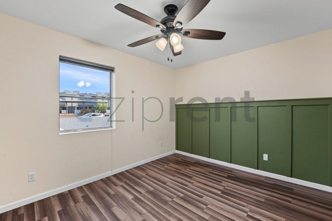 Building Photo - Unit 215
