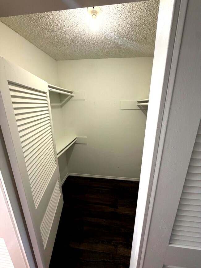 Building Photo - 5817 W Tidwell Rd