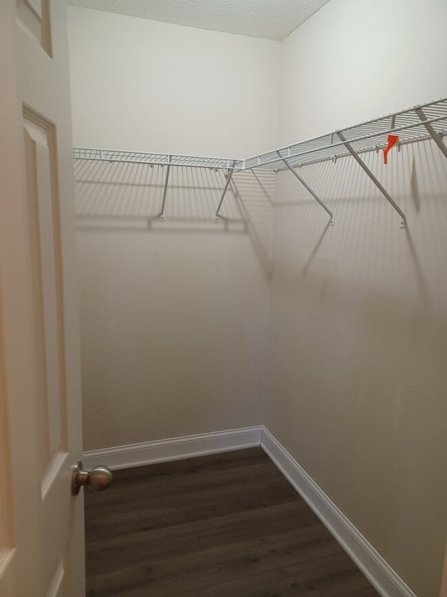 Building Photo - Awesome Location. South Nashville Townhome...
