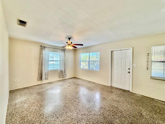 Building Photo - 257 38th Ave SE