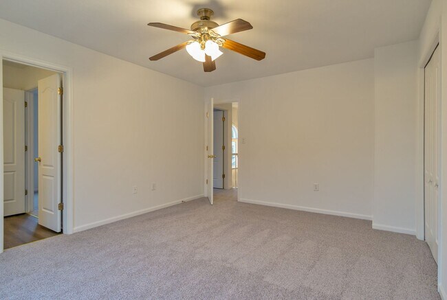 Building Photo - 3-Bedroom Home in Hillcrest Farms on Corne...