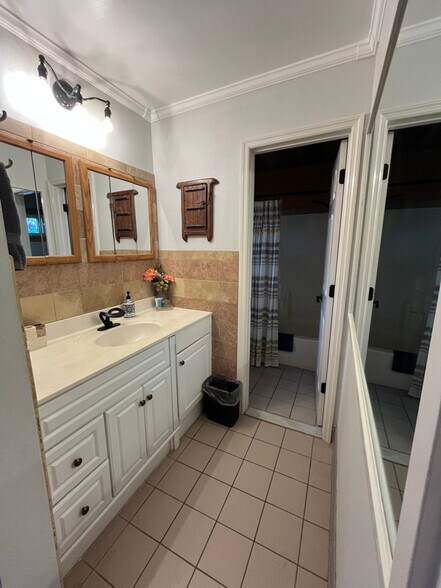 Building Photo - 12102 Carriage Ct SE