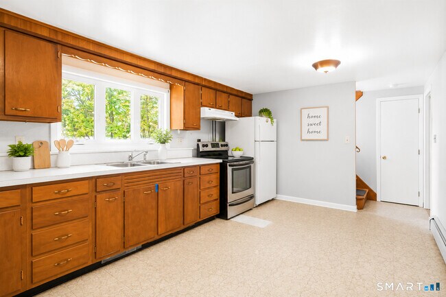 Building Photo - 677 Woodtick Rd