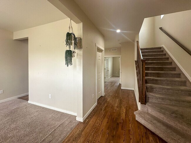 Building Photo - This 4bd home is waiting for you!