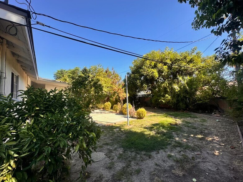 Backyard - 7010 Cozycroft Ave