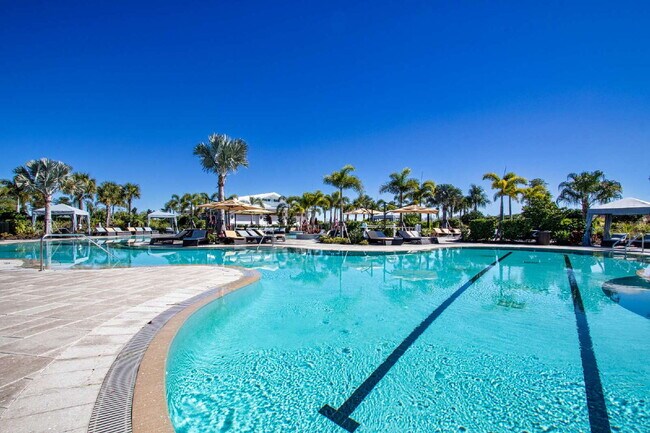 Building Photo - Spacious 5-Bed Retreat with Granite Elegance in Lakewood Ranch