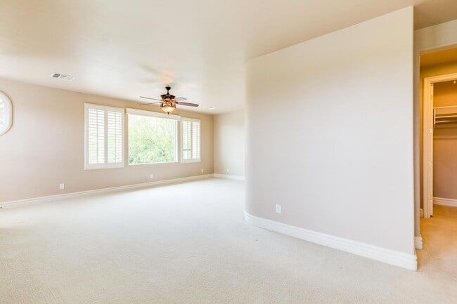 Building Photo - Live The Red Rock Country Club Lifestyle!!