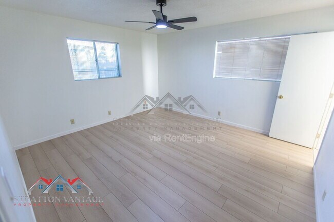 Building Photo - 5706 E Des Moines St