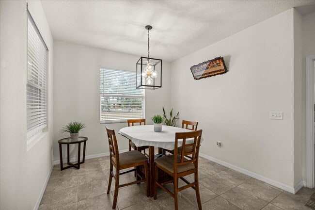 Building Photo - **Spacious 4-Bedroom, 3.5-Bath Home with Private Guest Suite and 3-Car Garage**