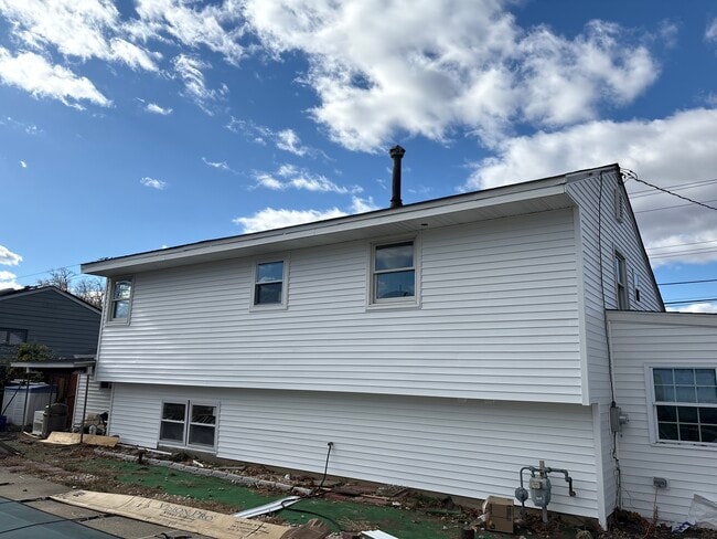 Building Photo - 93 Hazlet Ave