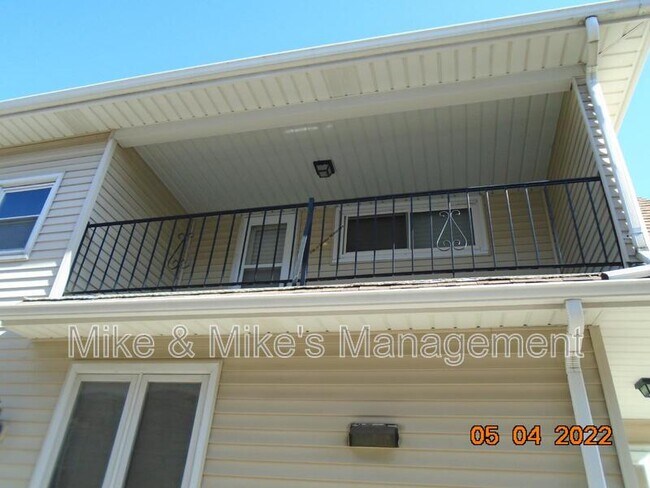 Building Photo - 2551 S 68th St
