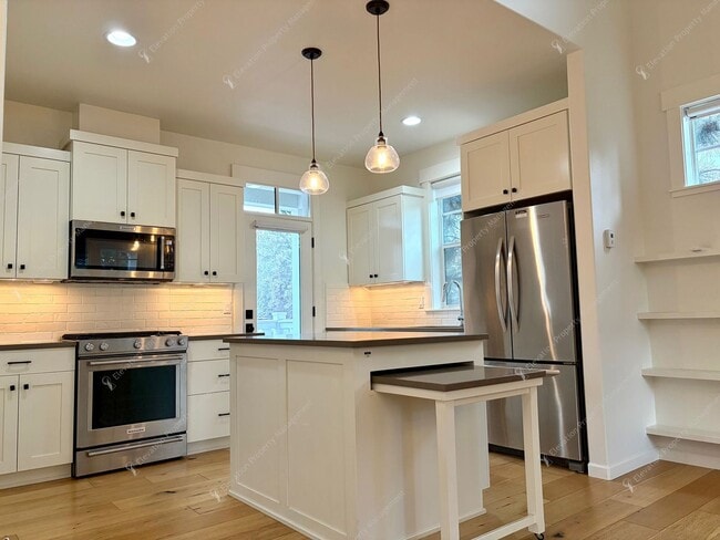 Building Photo - Stunning 2 BR home in Northwest Crossing