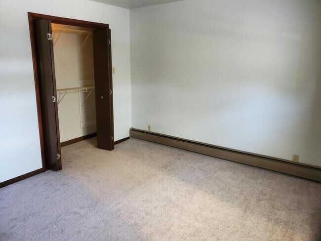 Building Photo - 60 Fredericka St