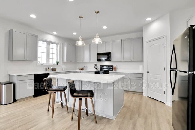 Building Photo - 204 Station Terrace W