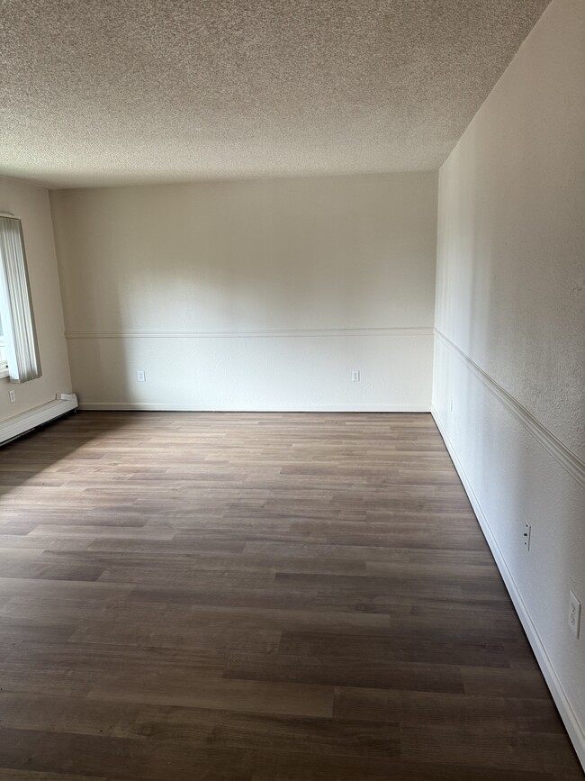 Building Photo - 100 B St