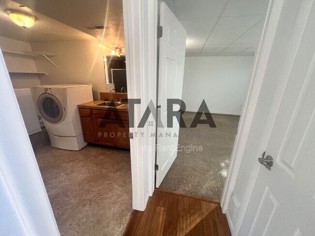 Building Photo - 9111 Parakeet Dr