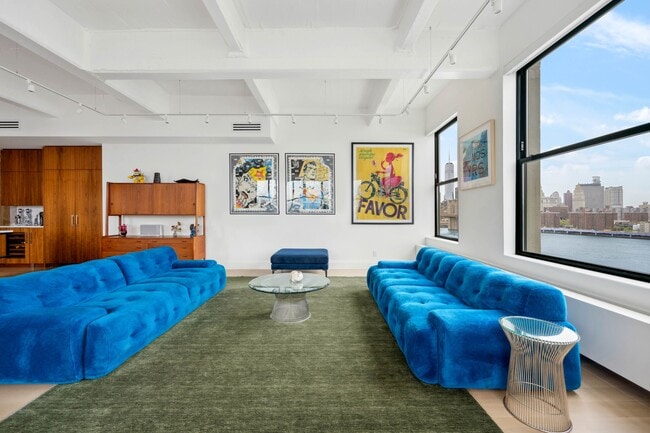 Building Photo - 1 Main St