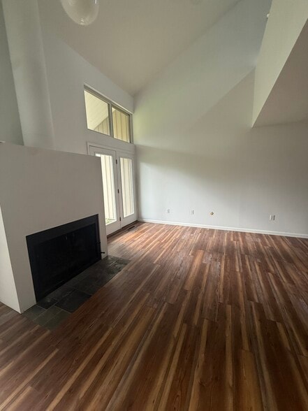 Building Photo - 1051 Danby Rd