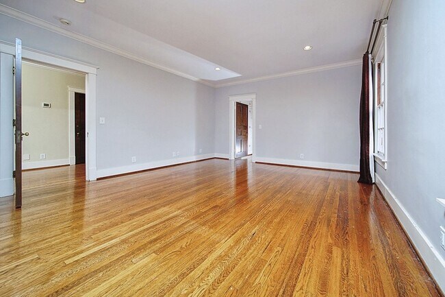 Building Photo - Stunning Tudor-style 4BR/3.5BA home in a prime, unbeatable location!