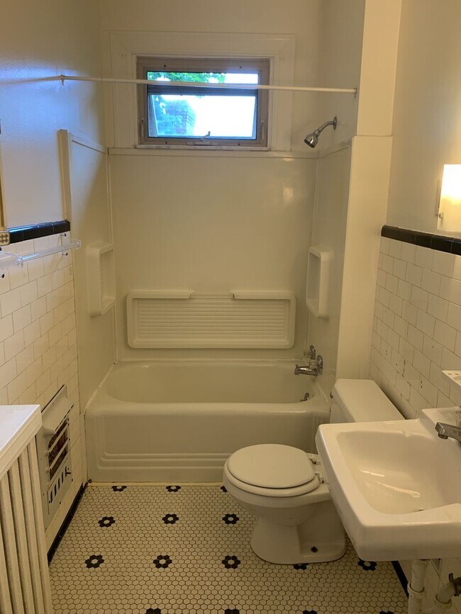 Building Photo - 5542 Fair Oaks St