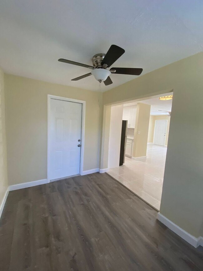 Building Photo - Beautiful 3-bedroom home located in Delray...