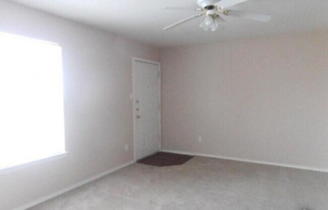 Building Photo - AVAILABLE NOW