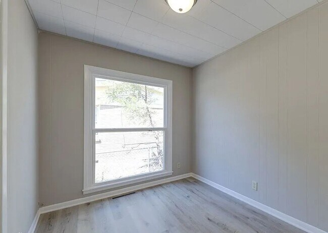 Building Photo - 1222 E Del Mar St