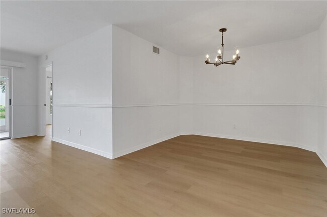 Building Photo - 9836 Luna Cir