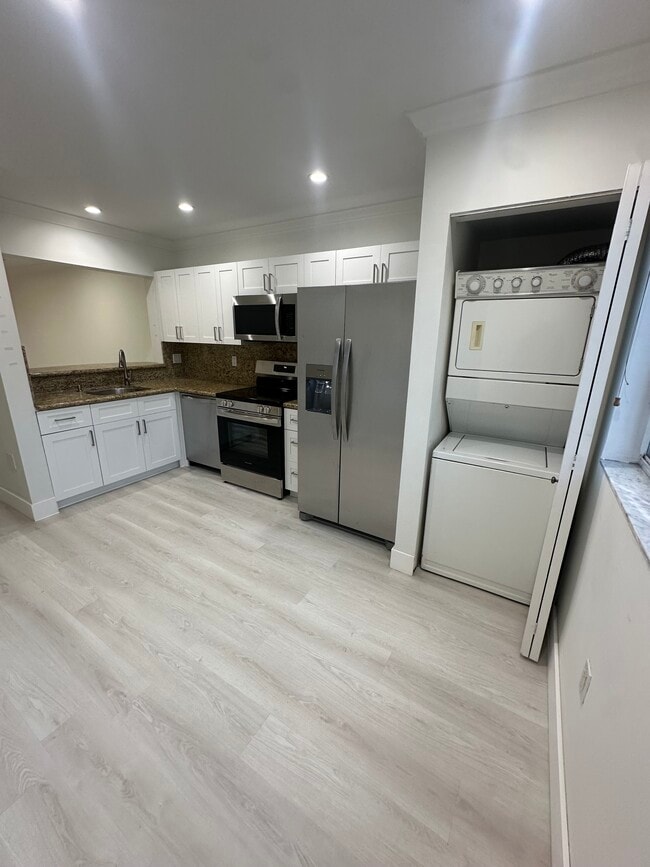 Building Photo - 7175 NW 173rd Dr