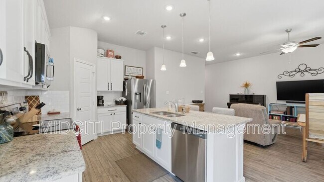 Building Photo - 1116 RIVER WOOD