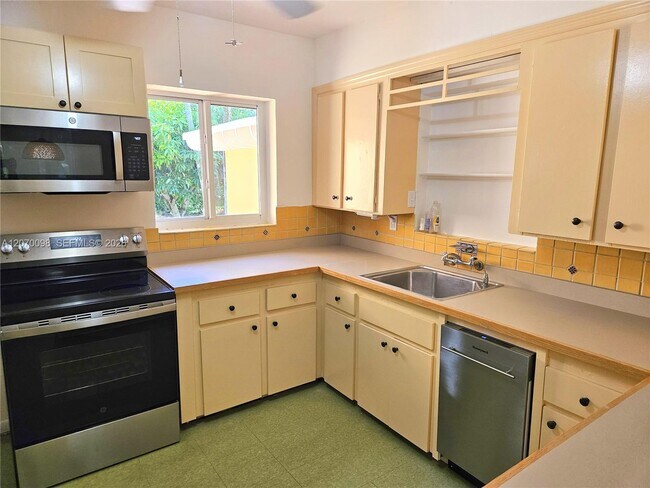 Building Photo - 6624 SW 78th Terrace