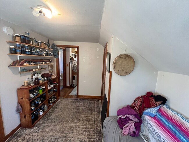 Building Photo - 1330 Selby Ave