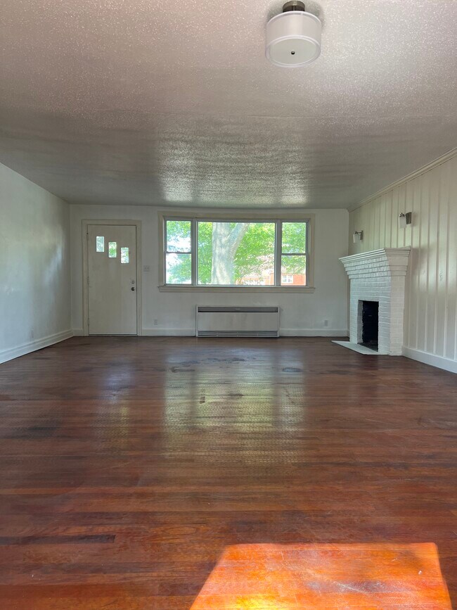 Building Photo - 1370 S Braden Crescent