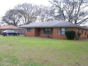 Building Photo - 407 Daniels St