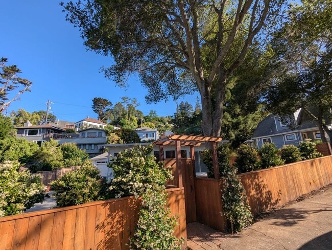 Building Photo - CHARMING THREE BEDROOM ONE AND HALF BATH H...