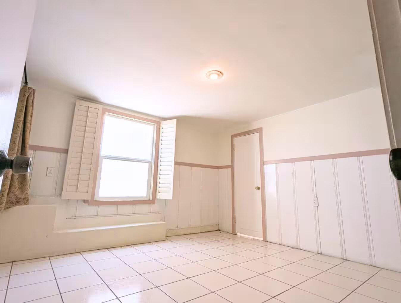 Building Photo - 5831 Adelaide Ave