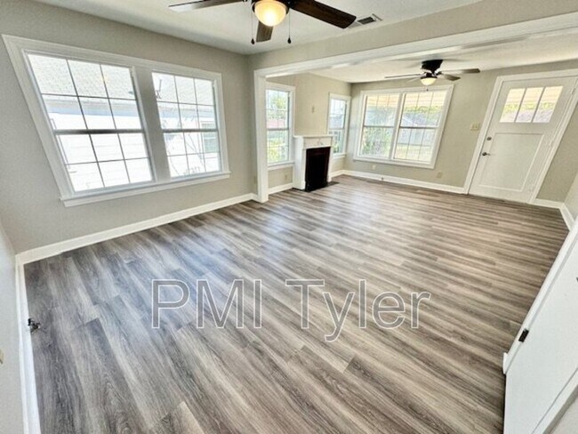 Primary Photo - 313 S Boon Ave