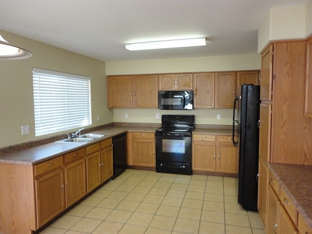 Building Photo - 5361 W Huntington Dr