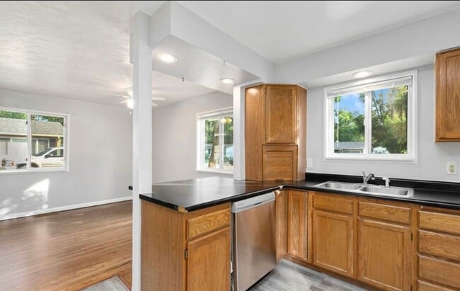 Building Photo - Charming 3 Bedroom / 2 Bath Home Near City Park – Fort Collins