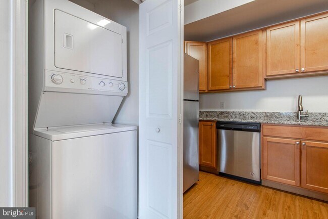 Building Photo - 1704 Shallcross Ave