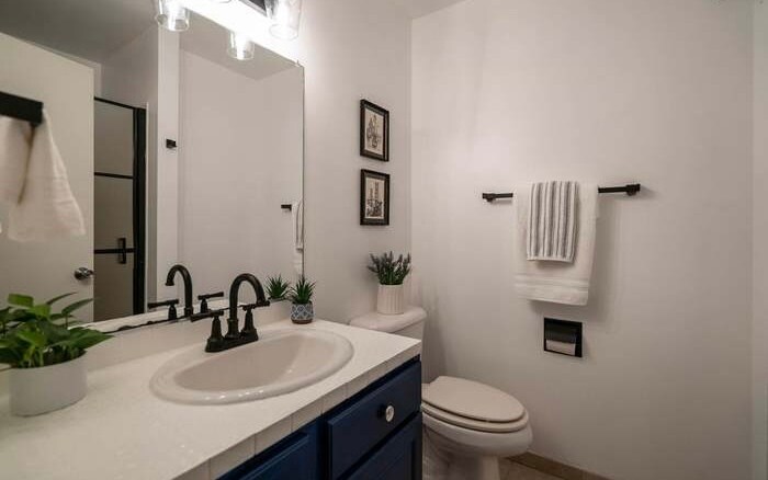 Building Photo - 6745 SW Scholls Ferry Rd