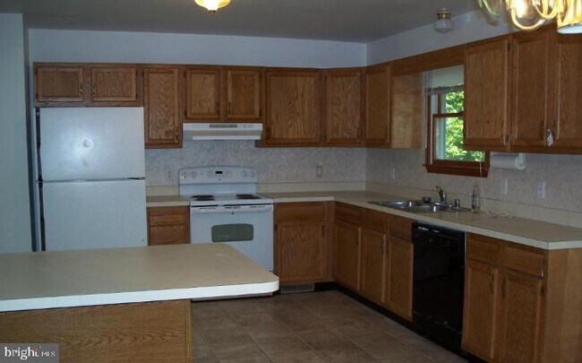 Building Photo - 12456 Hisperia Rd