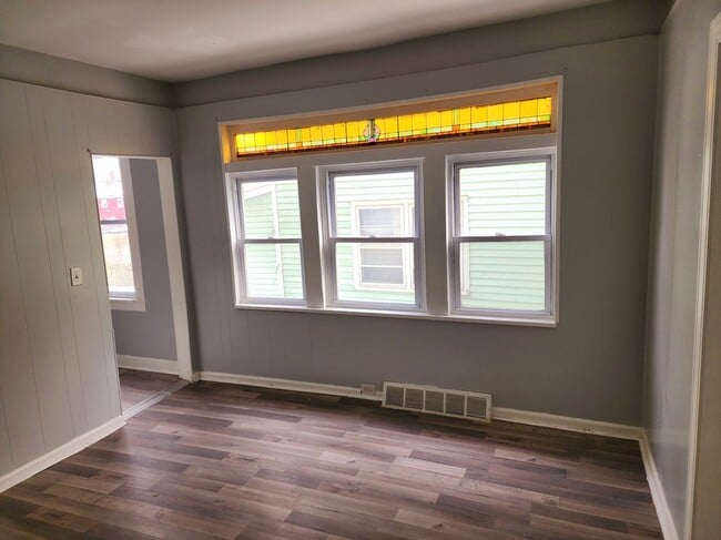 Building Photo - 324 Lenox Ave